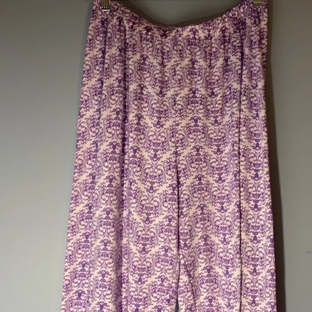 Woman’s Large Pajama Set - Picture 5 of 6